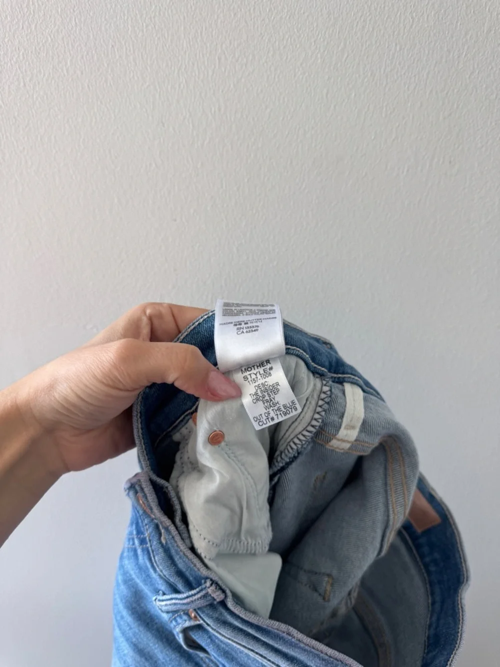 MOTHER The Insider Crop Step Fray Jeans in Out Of The Blue 26 - Picture 8 of 8